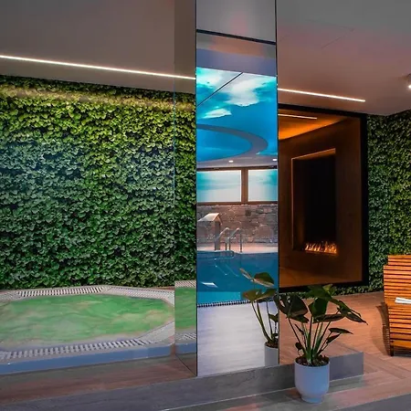 Hotel Crocus 4*
