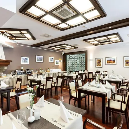 Crocus Hotel 4*