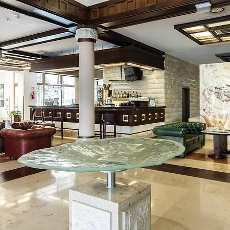 Hotel Crocus 4*