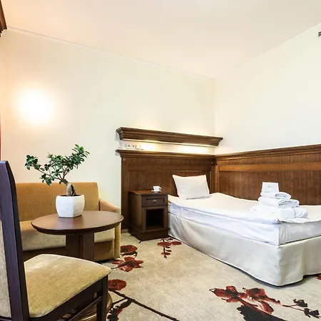 Crocus Hotel