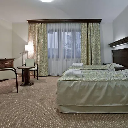Crocus Hotel 4*