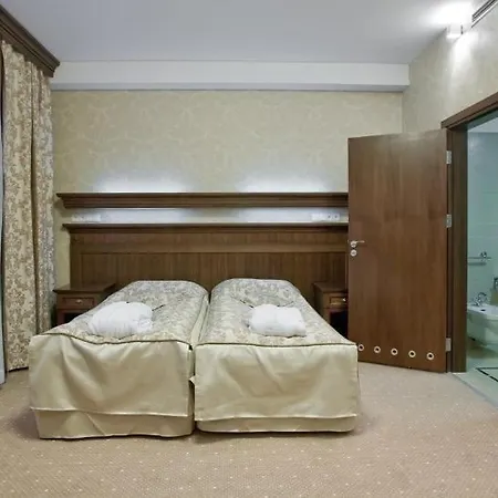 Hotel Crocus 4*