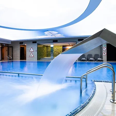 Crocus Hotel 4*