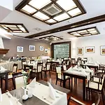 Crocus Hotell 4*
