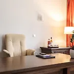 Crocus Hotell 4*