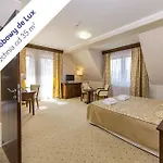 Crocus Hotell 4*