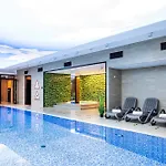 Hotell Crocus 4*