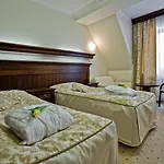 Crocus Hotell 4*