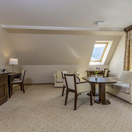 크로쿠스 호텔 4*