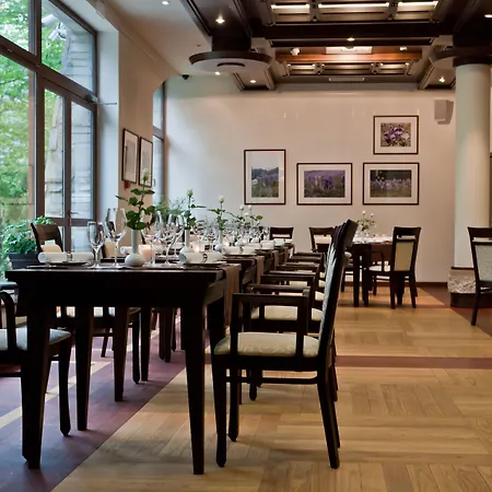 호텔 크로쿠스 4*