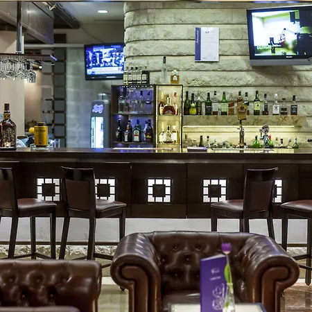 호텔 크로쿠스 4*