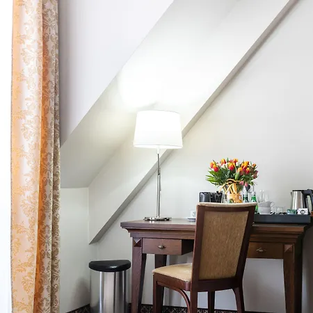 크로쿠스 호텔 4*